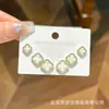 Set para el cuidado de las orejas de plata S925 Flor Trébol de cuatro hojas Exquisito Versátil Sensación de alta gama Una tarjeta Tres pares de aretes Venta al por mayor Moda