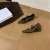 Otoño 2026 Nuevo Estilo Coreano Punta Puntiaguda Corte Bajo Hebilla de Correa de Terciopelo para Aumentar Altura Interior Zapatos Planos de Cuatro Estaciones Mary Janes