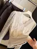 Blusa de Renda com Decote V e Manga Longa Puramente Sedutora para Mulheres, Nova Moda Outono 2026, Top Básico Slim