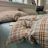 Conjunto de quatro peças em puro algodão estilo minimalista, simples e luxuoso, capa de edredom em gaze dupla camada tipo nuvem, conjunto de três peças em gaze amassada para dormitório