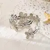 Pulsera de Flor Metálica Plegada Transfronteriza Europea y Americana Estilo Dulce Suave Anillo de Mano Lujo Ligero Gama Alta Versátil Joyería de Mano Venta al por Mayor