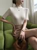Q Popular Modal Rosca Cuello Redondo Pequeño Manga Corta Hombro Derecho Camiseta de Verano para Mujer Slim Manga Media Top para Mujer