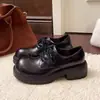 Em estoque e envia imediatamente! Sapatos de tamanho pequeno com aumento interno de 5,5 cm de altura, sapatos de couro com sola grossa plissada, versáteis com tiras finas e saltos grossos