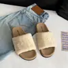 Chinelos Femininos Planos Slip-On da Moda 2026, Versáteis para Uso Externo, Chinelos Peludos, Casuais e Estilosos, Sapatos Slip-On Clássicos