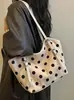Bolso de hombro fresco de lunares estilo coreano para mujer, nuevo bolso de hombro de nicho de moda de verano 2026, bolso de mano cruzado versátil