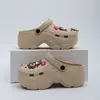 2026 Novos Sapatos com Furos Femininos Verão Roupa Externa Ins Moda Tendência Sola Grossa Aumento de Altura Sandálias de Praia Fechadas Duas Vias