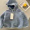 Sudadera con Capucha de Terciopelo para Niños y Niñas Chaqueta Engrosada Invierno 2025 Nuevo Suéter a Rayas para Bebé Cálido
