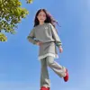 Conjunto de estilo coreano para niña, nueva colección de otoño, conjunto de dos piezas para niñas con sudadera y pantalones acampanados con ribete de encaje, moderno y a la moda