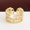Anillo ancho de malla hueca de nuevo diseño estilo francés, anillo de mujer moderno, simple y versátil, venta al por mayor de joyería, artículo popular transfronterizo