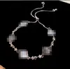 Pulseira de Metal com Flor em Aço Titânio Casual, Pulseira Simples e Fashion, Joias de Luxo Acessível de Nicho e Joias de Alta Qualidade Atacado