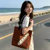 Bolso de Hombro Tejido Hueco de Verano para Mujer 2025 Nuevo Estilo Bolso de Punto con Flor de Hilo Gran Capacidad Bolso Tote
