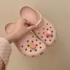 Nuevos accesorios para zapatos Crocs, dijes de zapato DIY desmontables de comida simulada fresa y guayaba, decoraciones de zapato tridimensionales de dibujos animados lindas