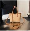 Bolso de Textura de Alta Gama para Mujer 2025 Nueva Moda Moda Nicho Bolso Cubo Portátil Ocio para Viajes Bolso Bandolera