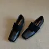 Versão em pele de carneiro ~ Sapatos estilo Mary Jane retrô, com bico quadrado simples, altura interna ajustável e abertura rasa, modelo bico de porco.