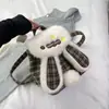 Mochila Fofa com Orelhas de Coelho Moda Doce para Menina Bolsa Xadrez de Lã Popular Bolsa de Mão Casual Mochila de Pelúcia