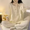 Pijama Novo de Bolinhas para Meninas Primavera e Outono 2026, Manga Longa e Calça, Conjunto de Duas Peças com Gola Redonda, Roupa de Casa para Dormitório Estudantil