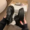 Sapatos de couro pequenos estilo britânico com sola grossa para mulheres, sapatos femininos super quentes 2026 novos mocassins versáteis estilo universitário para meninas baixinhas que aumentam a altura