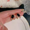 Pendientes Exquisitos de Línea Curva de Estilo Europeo y Americano para Mujer, Pendientes Simples Modernos Personalizados para Mujer, Pendientes Exquisitos de Nicho con Piedra Ojo de Gato