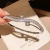 Pulseira Flor Onda Zircônia Estilo Luxo Leve para Mulheres Versátil de Alto Padrão para o Dia a Dia Design de Nicho Joia de Mão Atacado