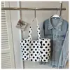 Nova Bolsa Tote de Bolinhas Estilo Coreano para Mulheres, Bolsa de Ombro de Grande Capacidade com Pingente de Urso, Bolsa de Mão para Estudantes e Commuters