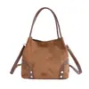 Bolso de hombro retro de gamuza para mujer, nueva colección 2026, con un estilo relajado, una textura mate y se puede llevar como bolso de mano o como bolso cruzado.