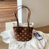 Bolso de gamuza para mujer 2026 nuevo otoño vintage Maillard moda lunares bolso de hombro bolso tipo cubo para debajo del brazo