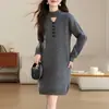 Vestido de gola alta outono e inverno comprimento médio tricô base camada 2025 moda temperamento vestido de tricô