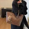 Bolso Tote Acolchado de Gran Capacidad para Mujer Otoño/Invierno 2025 Bolso de Hombro Versátil de Moda para Viajes Cotidianos Bolso de Cadena para Debajo del Brazo
