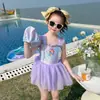 Moda Praia Infantil Verão 2025 Novo Fofo Bebê Meninas Protetor Solar Sereia Fina Princesa Gaze Secagem Rápida