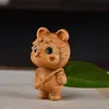 Escultura em Madeira de Tuias Desenho Animado Tigresa Enfeites Escultura em Madeira Maciça Alças Decorativas de Mesa Artesanato Pingente Manual Infantil