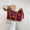 Bolsa de Ombro Pequena Acolchoada com Bordado de Fio de Diamante Estilo Francês Versátil para o Dia a Dia Bolsa de Ombro Cruzado Feminina 2026 Nova