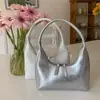 Nova Bolsa de Ombro de Prata em Formato de Meia-Lua para Primavera e Verão para Mulheres, Bolsa de Mão de Ombro Versátil da Moda Estilo Francês