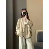Algodão Lyocell Zedaijiai! Trench coat curto estiloso para o início do outono com gola alta e silhueta estruturada, apresentando listras coloridas contrastantes no forro
