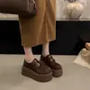 Zapatos Birkenstock Retro de Doble Hebilla con Suela Gruesa y Punta Dividida para Mujer Otoño 2026 Ante Mate con Parches Color Camel Suela Suave Aumentadores de Altura Slip-Ons Perezosos