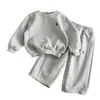 Conjunto de moletom infantil, coleção primavera/outono 2026, calça de moletom e blusa de corte solto, conjunto de duas peças para meninos e meninas, roupas infantis da moda