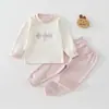 Conjunto de ropa interior de terciopelo ultrasuave para bebé, ropa para lactantes para primavera y otoño, conjunto de dos piezas de top y pantalones, ropa para casa y pijamas