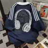 Nueva Camiseta de Manga Corta Estilo Americano con Estampado de Auriculares y Tres Rayas para Mujer, Verano Resistente Algodón Puro Holgada Blanca-Gris Nicho Superior