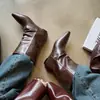 Temperamento Estilo Coreano Moderno Versátil que Alarga la Altura Super Suave Trasero Botines de Moda para Mujer 2026 Otoño/Invierno Nueva Llegada Punta Puntiaguda Botas para Pantalones