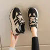 Zapatos de plataforma estilo Hong Kong transfronterizos para mujer, suela gruesa, nuevos para Otoño e Invierno 2024, populares en Internet, súper populares, casuales, deportivos, de moda, Zapatos Forrest Gump