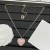 Nuevo Modelo 2025 Réplica Chanel Resina Corazón Perla Doble C Collar para Mujer, Collar de Lujo de Gama Alta al por Mayor