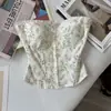 Top ajustado de encaje floral fresco estilo francés con retazos