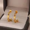 Brincos de cobre banhados a ouro estilo europeu e americano retrô mão de Fátima para mulheres ins tendência personalidade brincos em forma de C uma geração de cabelo