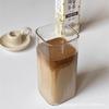 Copo de vidro quadrado Copo de bebida doméstico com alça Estilo nórdico Copo de tubo de sucção de alto valor de cor Copo de leite de suco de verão feminino