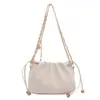 Nova Bolsa Nuvem Tendência Estilo Chinês Bolsa Dumpling Plissada com Corrente Bolsa de Ombro Transversal Personalizada 2025 Bolsa Balde Feminina