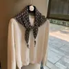 Lenço Retrô Versátil Simples Lenço Elegante de Pescoço Pingente de Personalidade Franja Jacquard Lenço Triângulo Cortina de Nádegas Decoração Xale Pequeno Macio Pegajoso