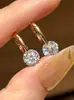 Ear Cuff de Zircônia de Luxo Leve de Alta Qualidade para Mulheres Design Minimalista de Temperamento Nicho Versátil Sensação Suspensa Brilhante Brincos Falsos de Moissanita