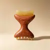 Masajeador rascador de cuerno de sándalo verde, peine de masaje de cuerno con forma de arco, peine de madera portátil para uso doméstico, peine de cuerno portátil