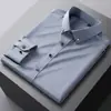 Nova Camisa de Manga Longa Masculina Casual de Negócios Cor Sólida Camisa Não Amassa Jovem e Meia-idade Decoração de Pai Fivela Perfurada no Corpo Roupa Masculina