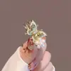 Accesorios para el Cabello de Navidad y Año Nuevo, Pinzas de Garra de Perlas de Arroz para Mujer, Pinzas de Pato Mariposa, Estilo Ins, Sencillas y de Moda, Al por Mayor por 3.8 Yuan