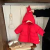 Jaqueta de Algodão Vermelha Festiva de Ano Novo para Meninas para Outono e Inverno, Estilosa Jaqueta Acolchoada Espessa com Touca de Elfo Quente de Algodão para Bebê de Um Ano